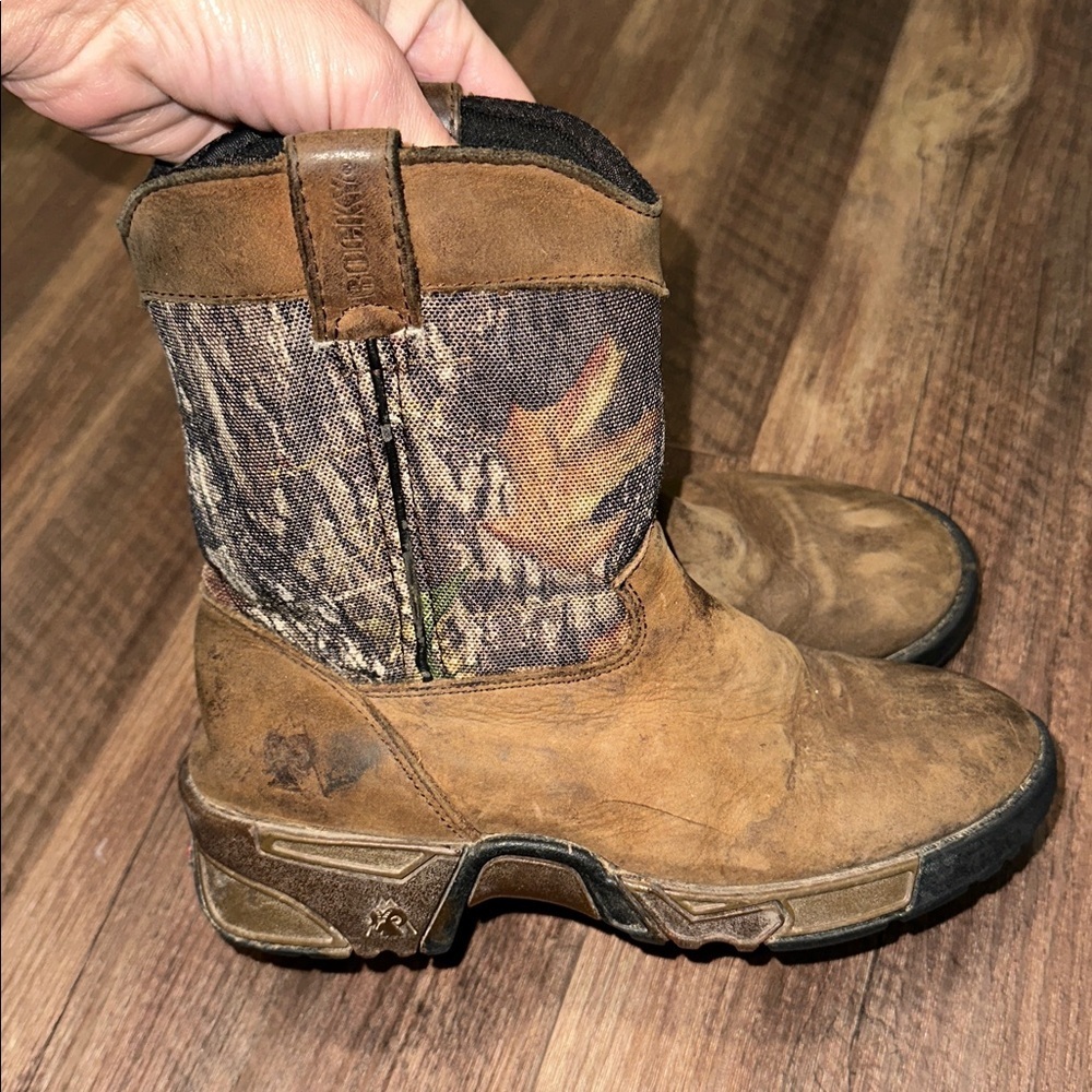 Youth Rocky Boots Pink Camo size 1